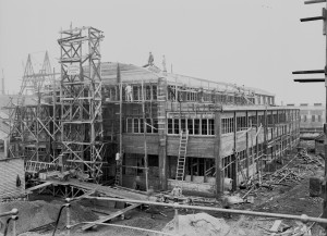 Sådan så selve byggeriet af værftshallen sig ud i 1918, da det blev etableret.